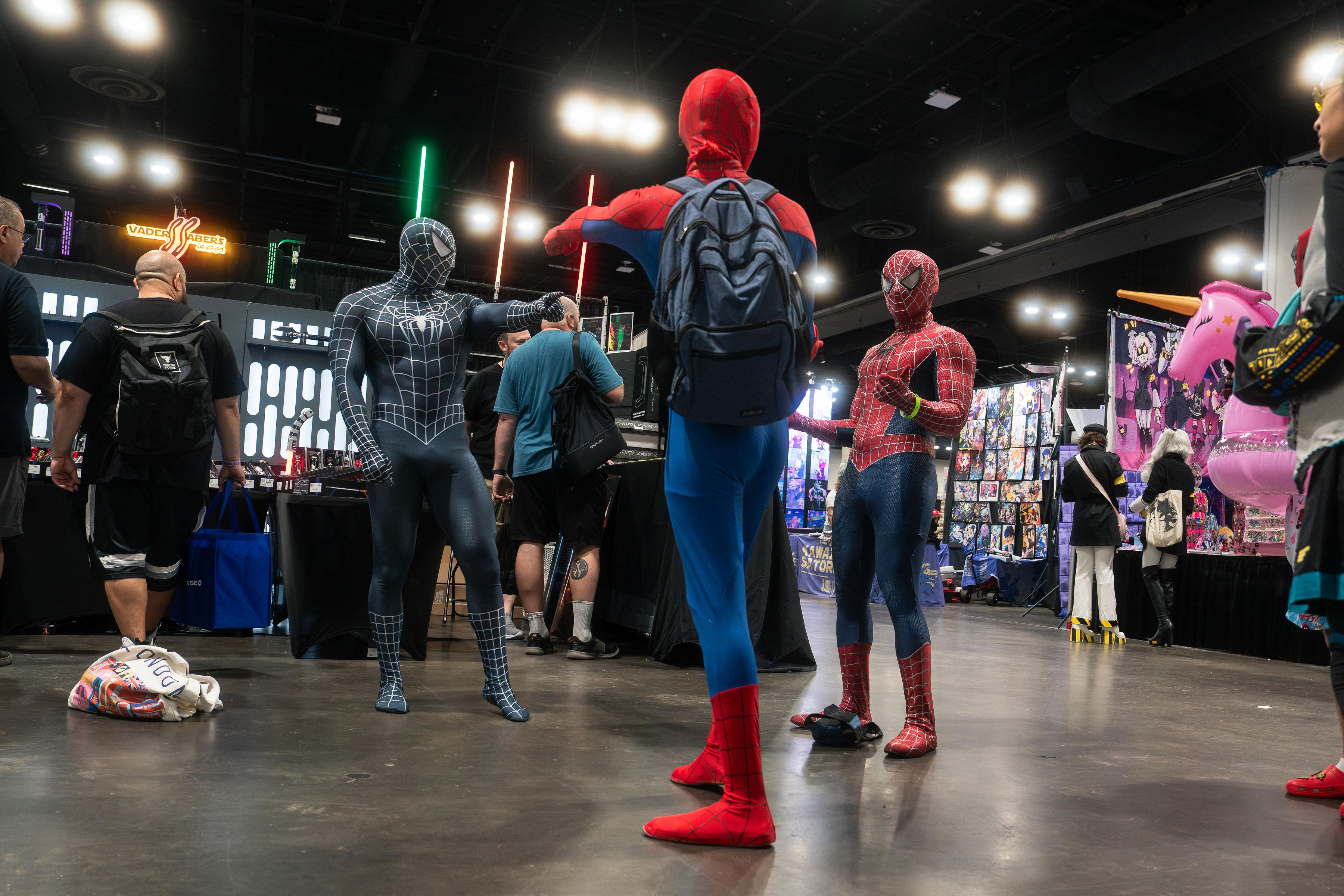 Kinora Studio — Tampa Bay Comic Con 2026 photography
