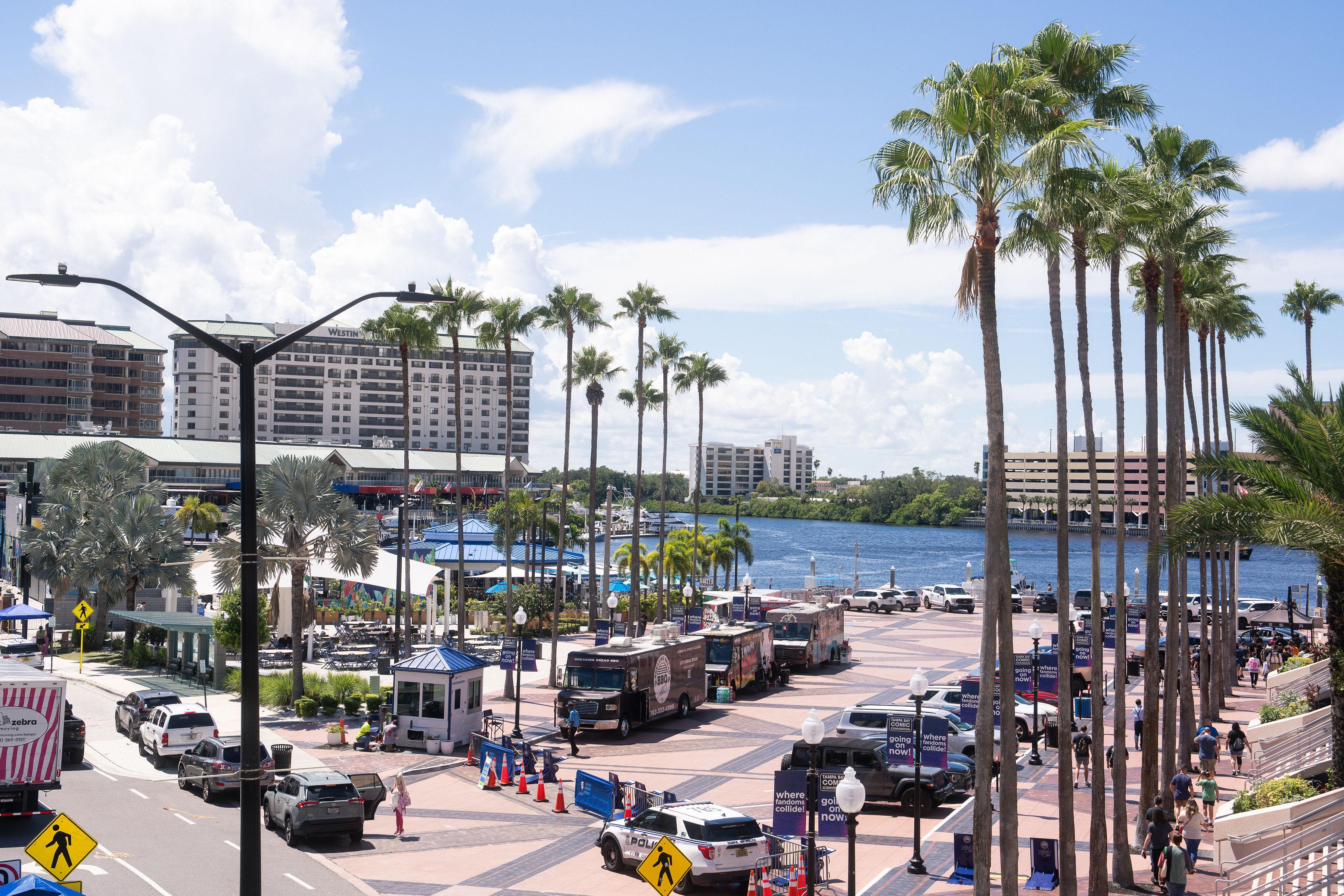 Kinora Studio — Tampa Bay Comic Con 2026 photography